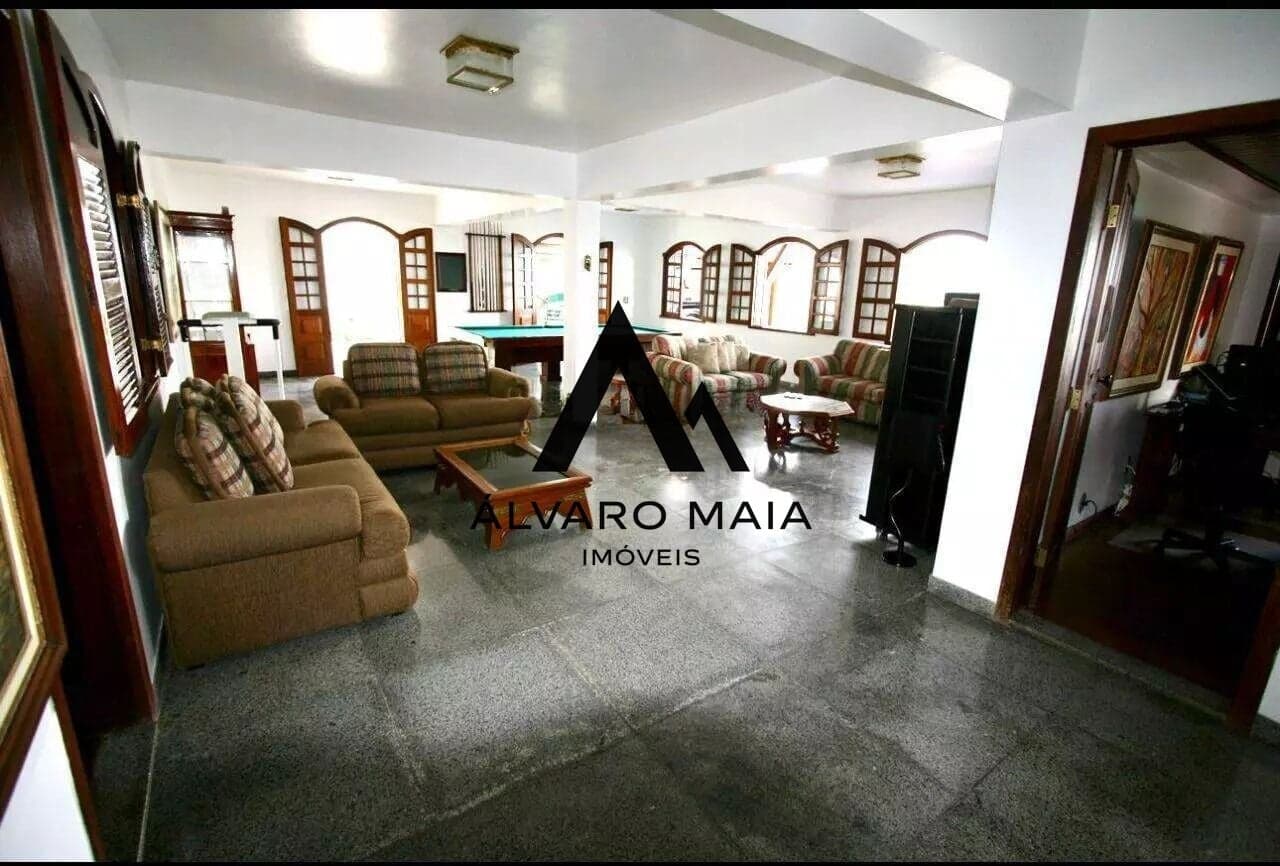 Casa com 04 quartos para locação no Mangabeiras