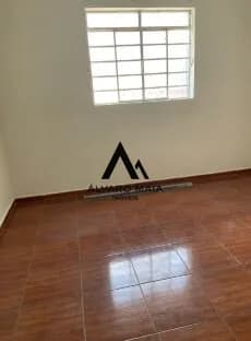 Casa de 3 quartos para locação residencial ou comercial no Caiçara.