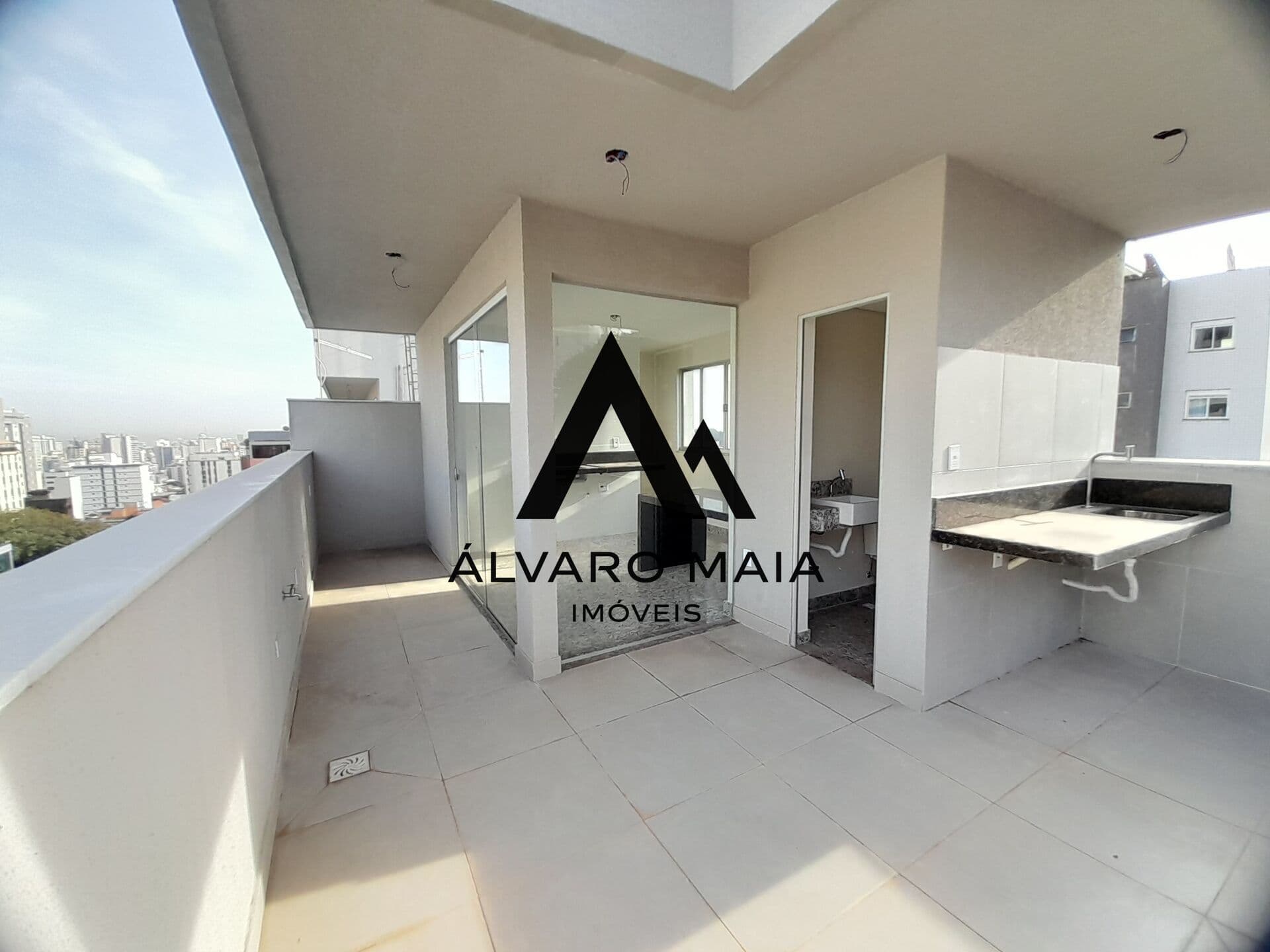 Cobertura 1 quarto - 2 vagas - Bairro Anchieta - Excelente para Investimento