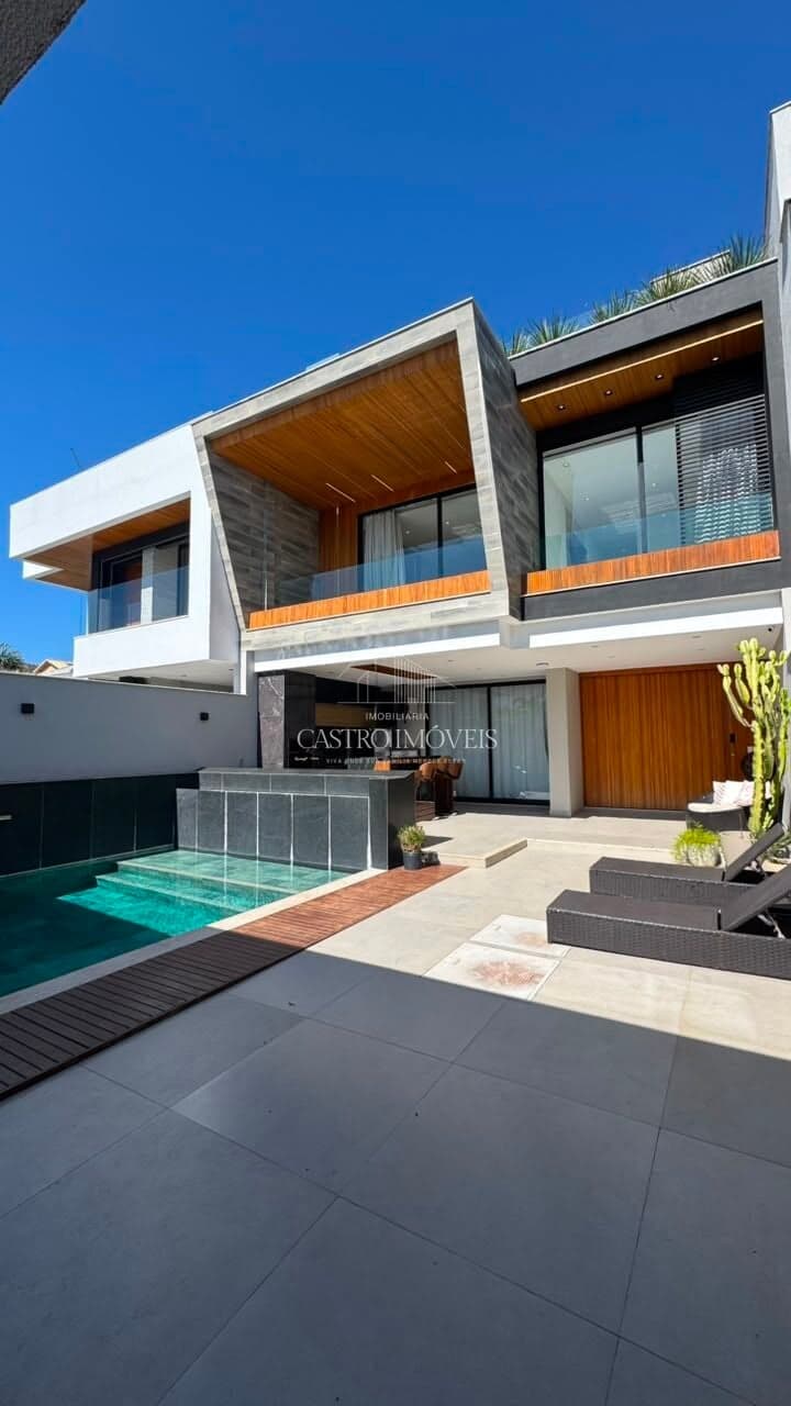 Casa Contemporânea Triplex | 540 m² | 4 Suítes | Automação Completa | Porteira Fechada - Recreio dos Bandeirantes