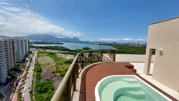 Cobertura Duplex de 242 m² | 4 Quartos | Vista Frontal para a Lagoa | Ilha Pura