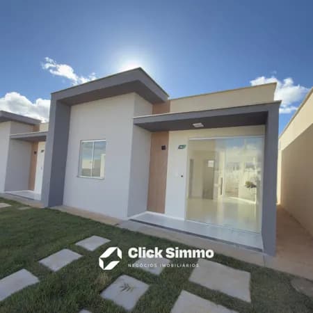 Casa solta de 2/4 para locação, sendo 1 suíte