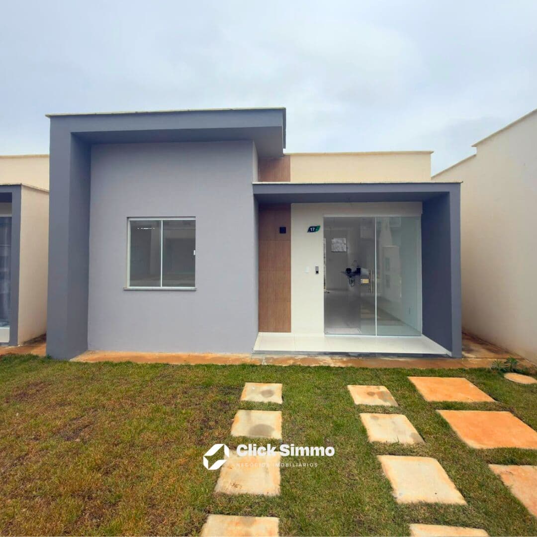 Casa 2/4 com suíte e quintal de 30 m2