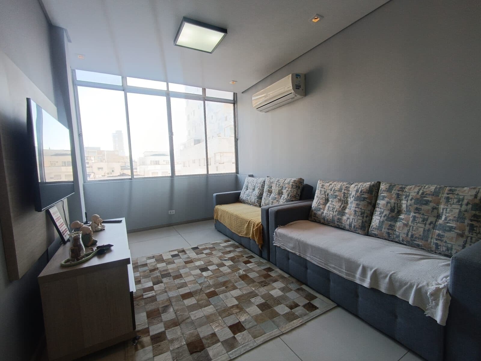 Apartamento 1 Quarto todo reformado 59 METROS no Gonzaga , SANTOS