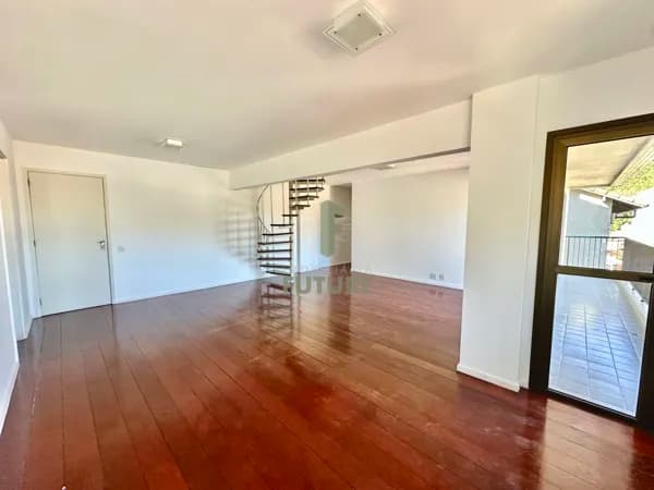 Apartamento Duplex com três suítes a venda no Bairro do Alto, Teresópolis/RJ