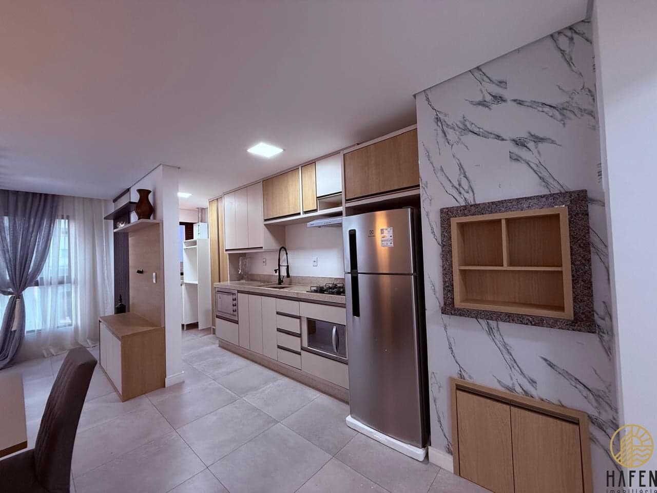Apartamento em quadra mar com 2 suítes no Centro de Navegantes/SC