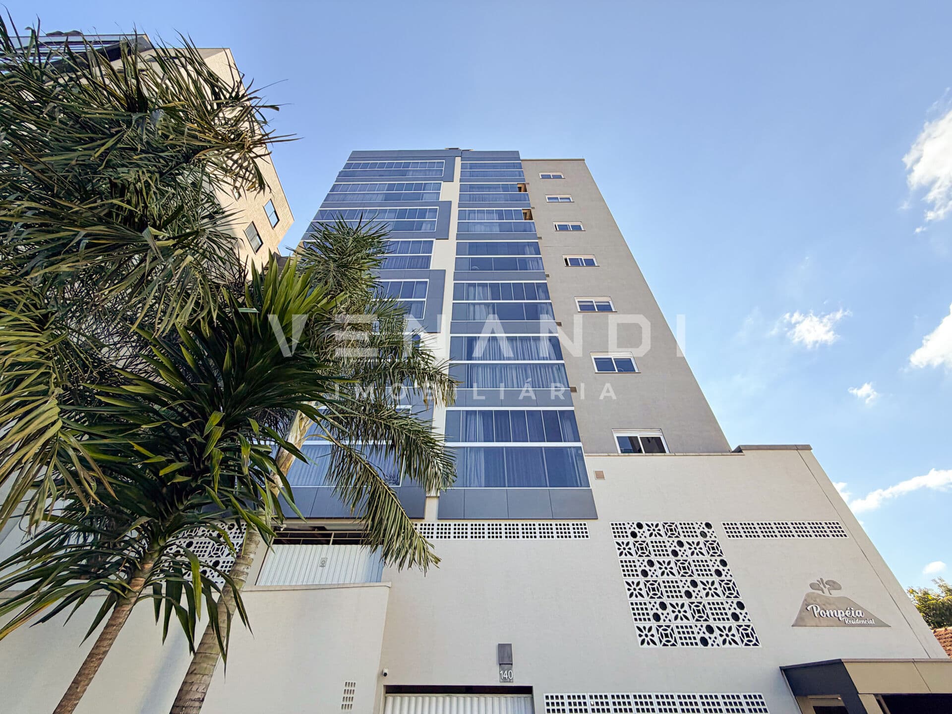 Apartamento com 02 suítes + 01 dormitório