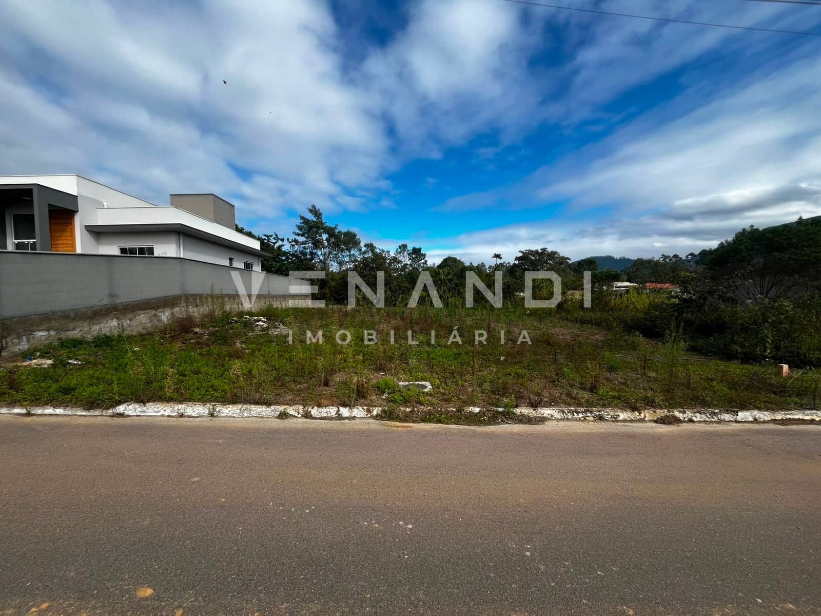 Terreno Plano com 15 metros de Frente