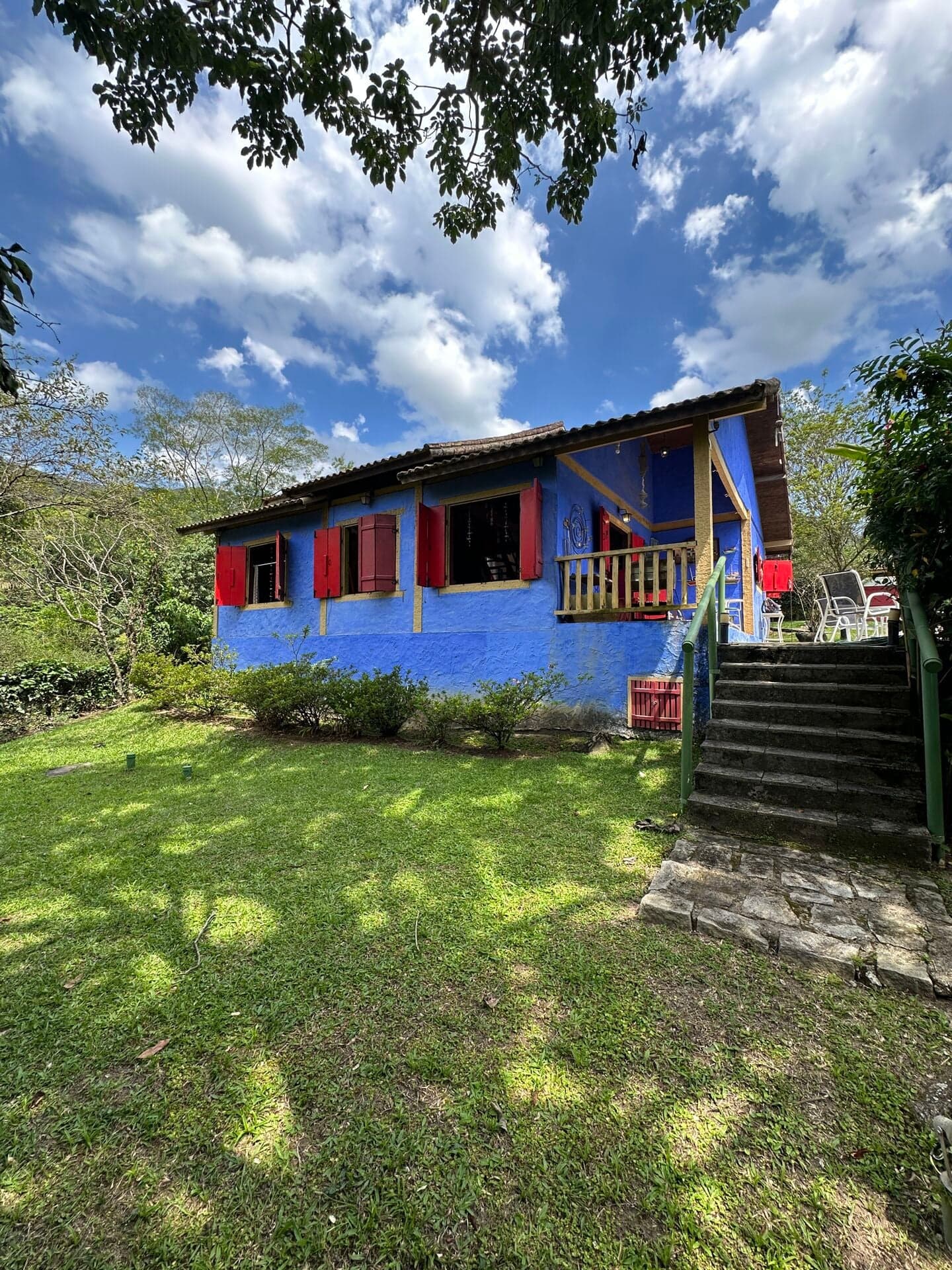 Propriedade com Duas Casas em Terreno de 2.300 m² no Sana