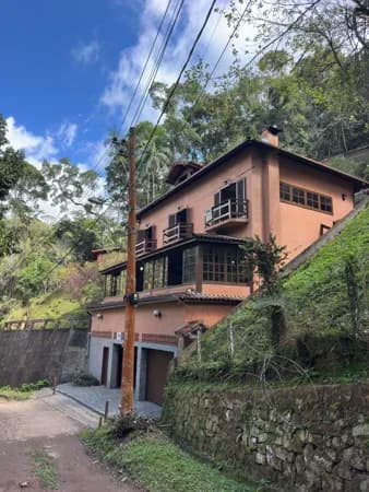 Casa com 2 Quartos, Sótão e 4.000 m²