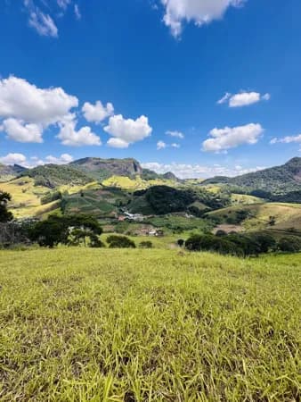 Terreno de 36.538 m² com Platôs e Vista para as Montanhas