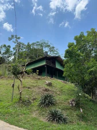 Casa com 3 Quartos e Terreno de 14.000 m² junto ao Riacho