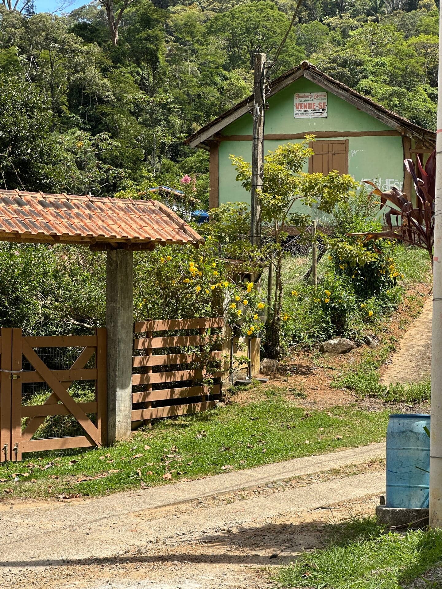 Terreno de 414 m² com Construção Antiga