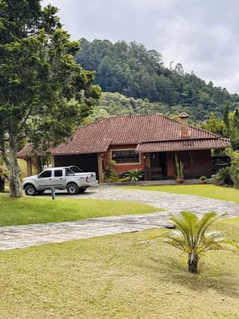 Casa Linear com 3 Quartos e Terreno de 7.250 m²