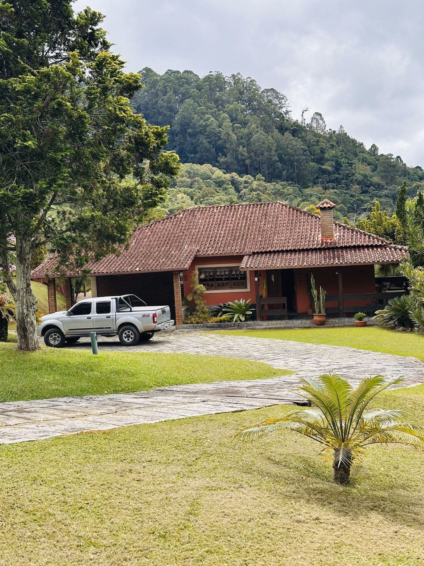 Casa Linear com 3 Quartos e Terreno de 7.250 m²