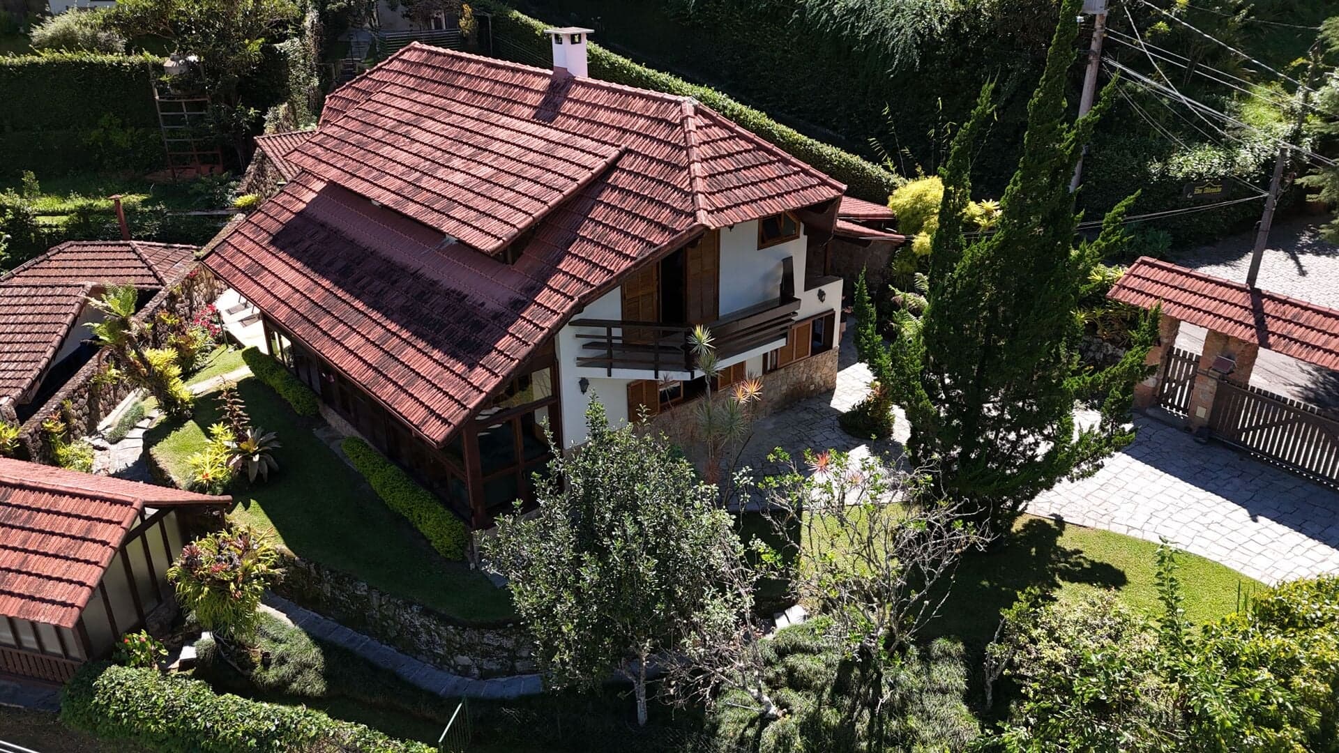 Casa com 4 Quartos, Piscina Aquecida e Sauna em Mury