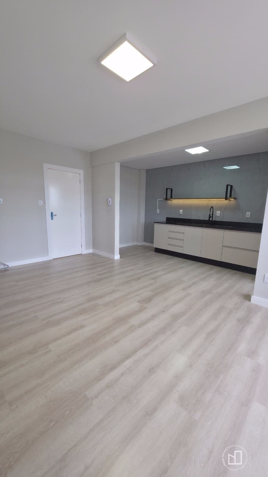 Apartamento á venda no bairro Oficinas, em Tubarão/SC