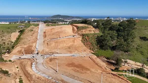 Terreno à venda no bairro Village, em Imbituba/SC