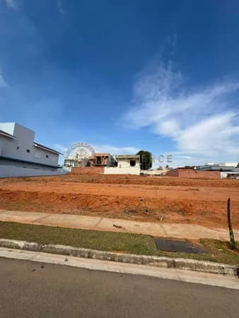 TERRENO PLANO DE 300 M² À VENDA EM CAMPOS DE MEDEIROS — LOTE AMPLO, PRONTO PARA CONSTRUIR EM BAIRRO NOBRE E VALORIZADO