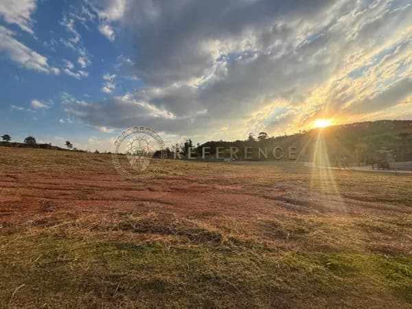 Lote Plano de 1.100 m² Livre em Três Frentes para Construção de Residência de Alto Padrão no Tamboré Jundiaí