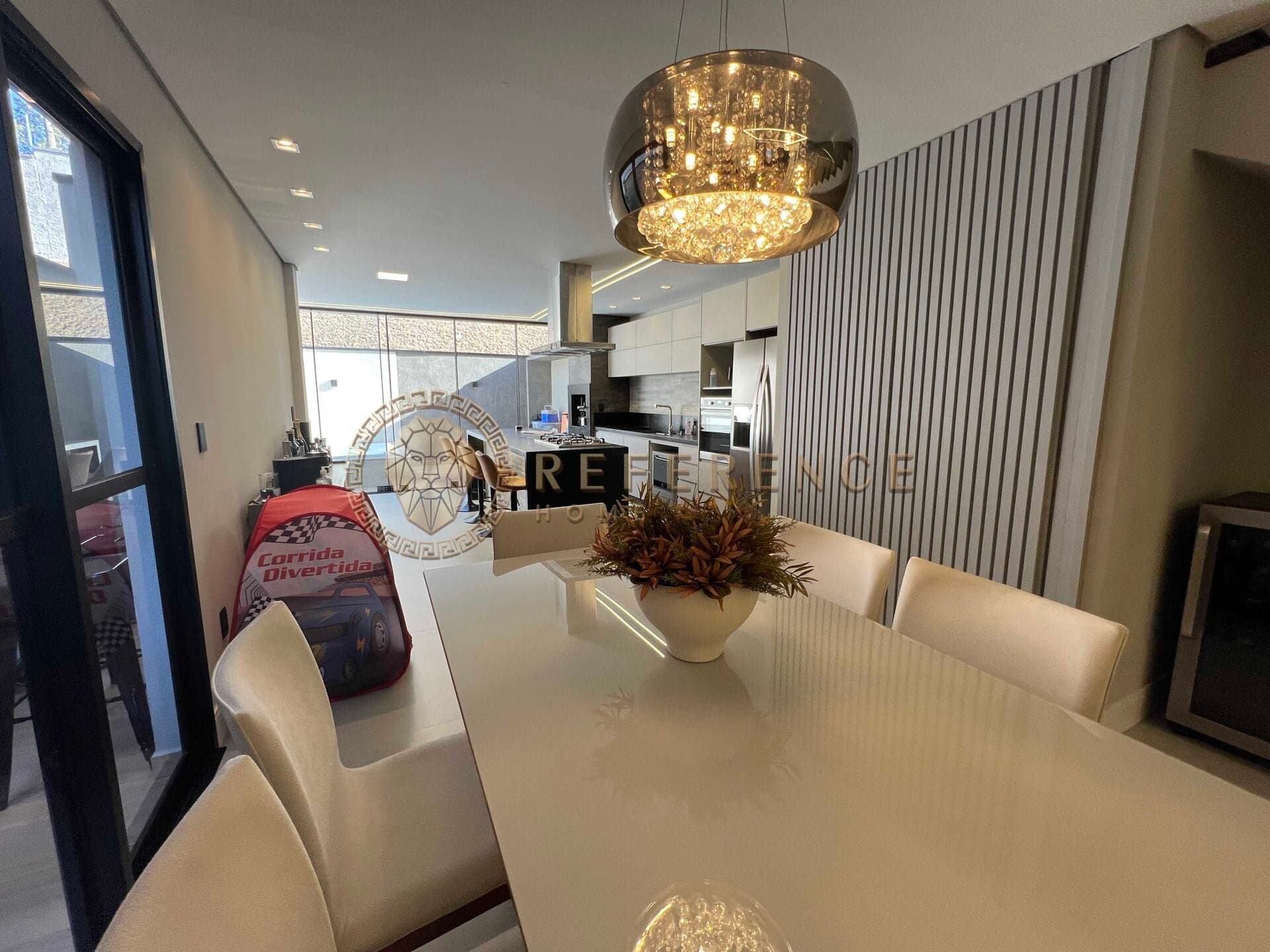 CASA EXCLUSIVA NO CONDOMÍNIO KAZA ALAMEDAS 115 m² | 2 SUÍTES, 2 VAGAS E SPA PRIVATIVO – MEDEIROS, JUNDIAÍ/SP