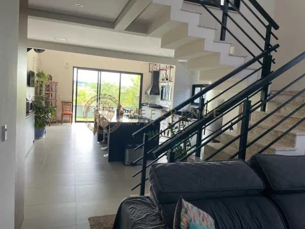 RESIDÊNCIA NO BELLA VITTA – 200 M² CONSTRUÍDOS, 3 DORMITÓRIOS, PISCINA E ESPAÇO GOURMET EM JUNDIAÍ/SP