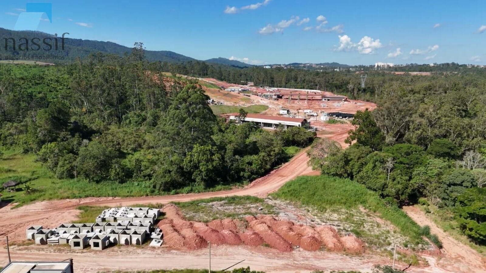 Terreno à venda no Condomínio Fazenda Itapety
