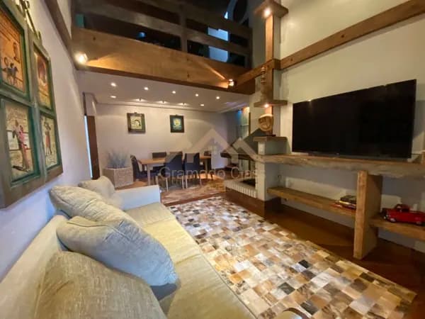 Apartamento Cobertura Duplex em um Cartão Postal de Gramado