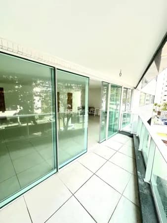Apartamento no Edf. Camilo Castelo Branco | 152m², 3 suítes e a poucos metros da praia de Boa Viagem