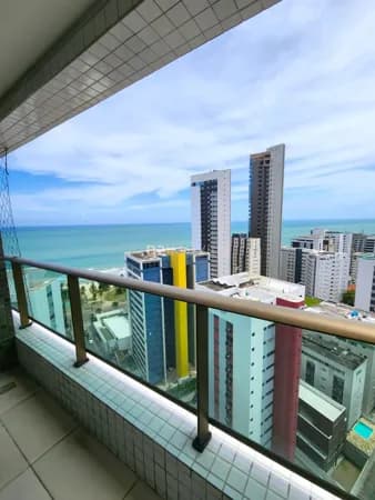 Apartamento no Edf. Carlos Drummond de Andrade | 136,5m², 4 quartos e 2 suítes no Pina