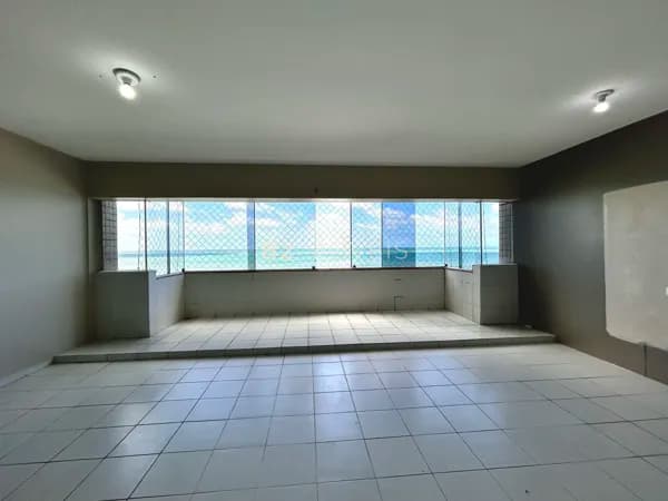 Apartamento frente mar no Saint Just – 178,43m², 4 quartos, sendo 1 suíte, varanda integrada e apenas 1 por andar.