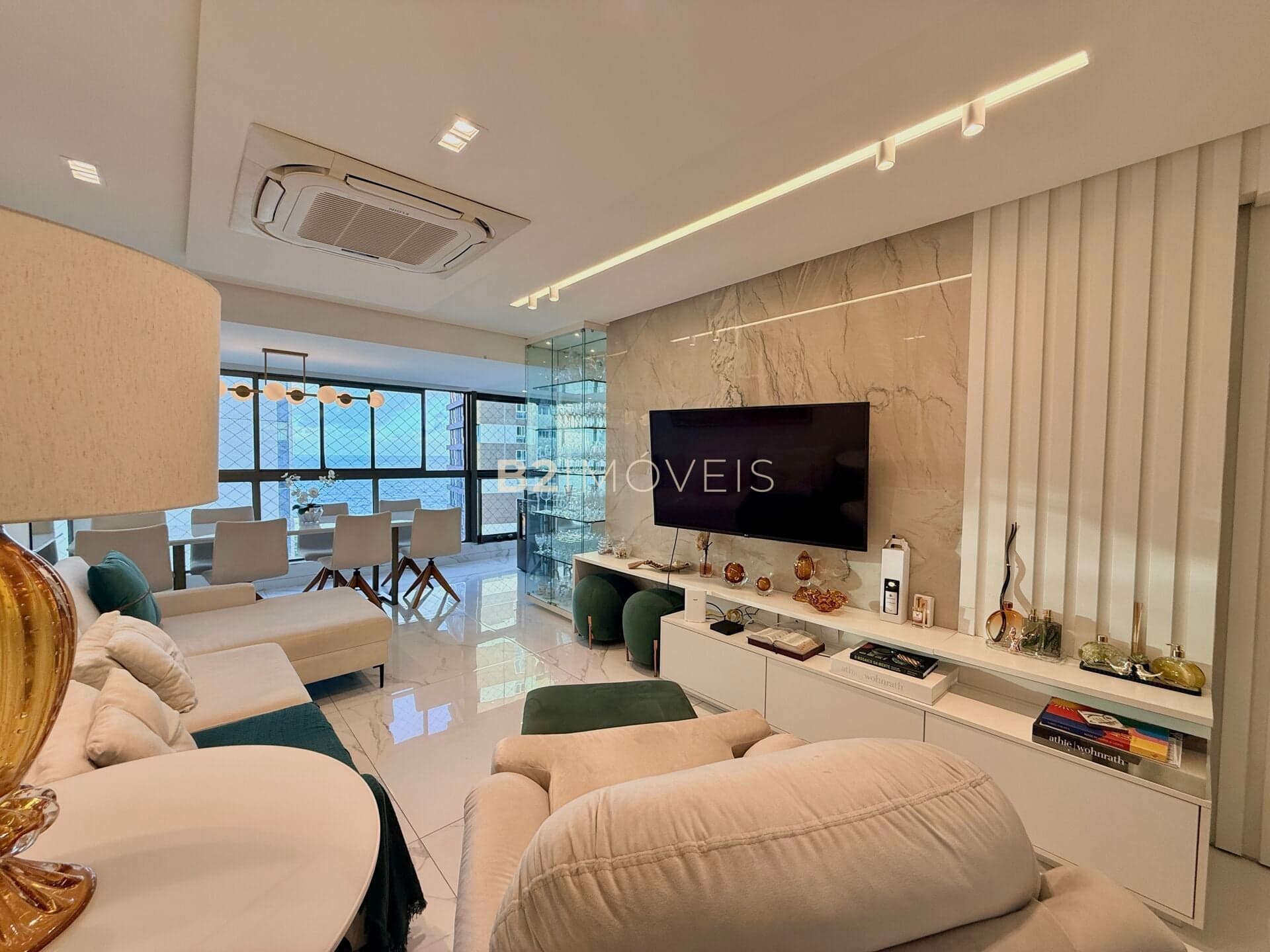 Apartamento no Edf. Clarice Roma | 103m², reformado, vista mar
