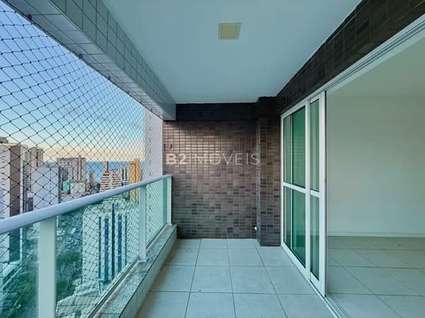 Apartamento vista mar no Edf Giulia Priori – 140m² 4 quartos sendo 2 suítes.