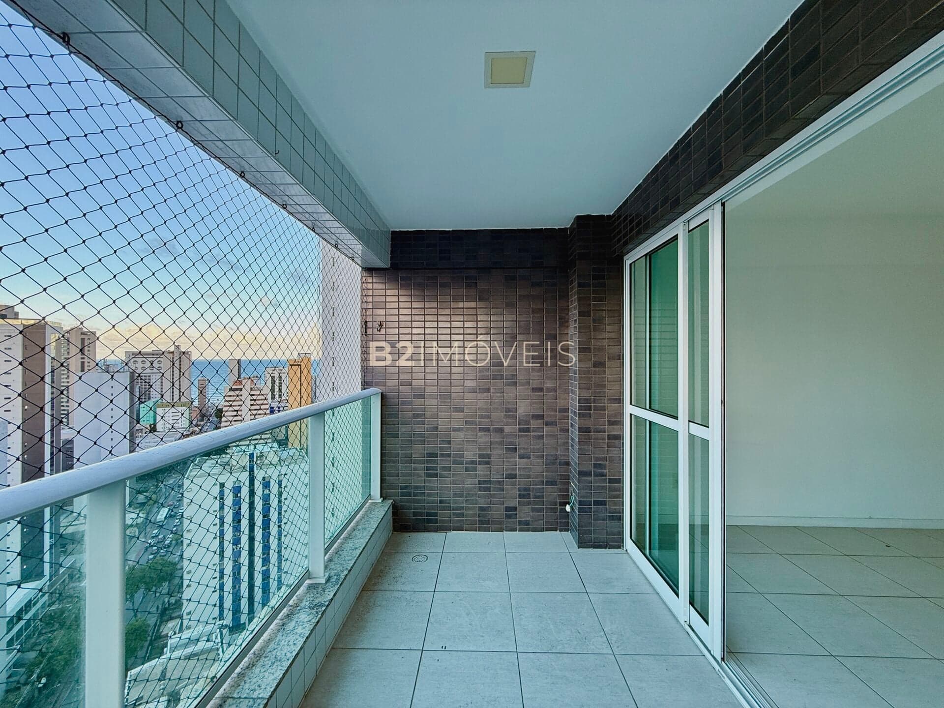 Apartamento vista mar no Edf Giulia Priori – 140m² 4 quartos sendo 2 suítes.