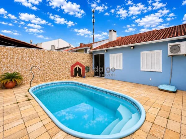 Casa de 2 Dormitórios | Piscina no Bairro Porto Verde
