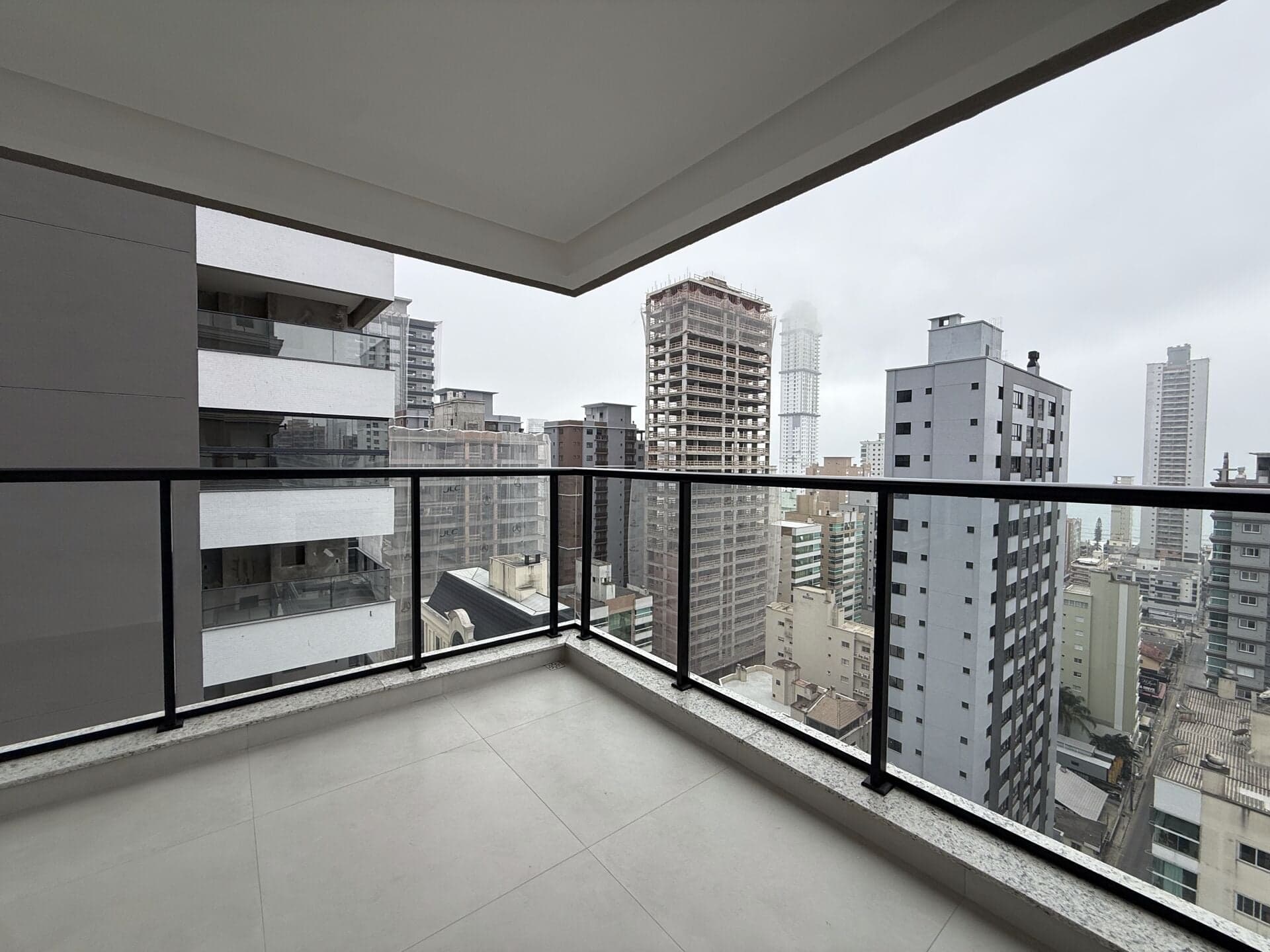 Apartamento em Itapema - Meia Praia