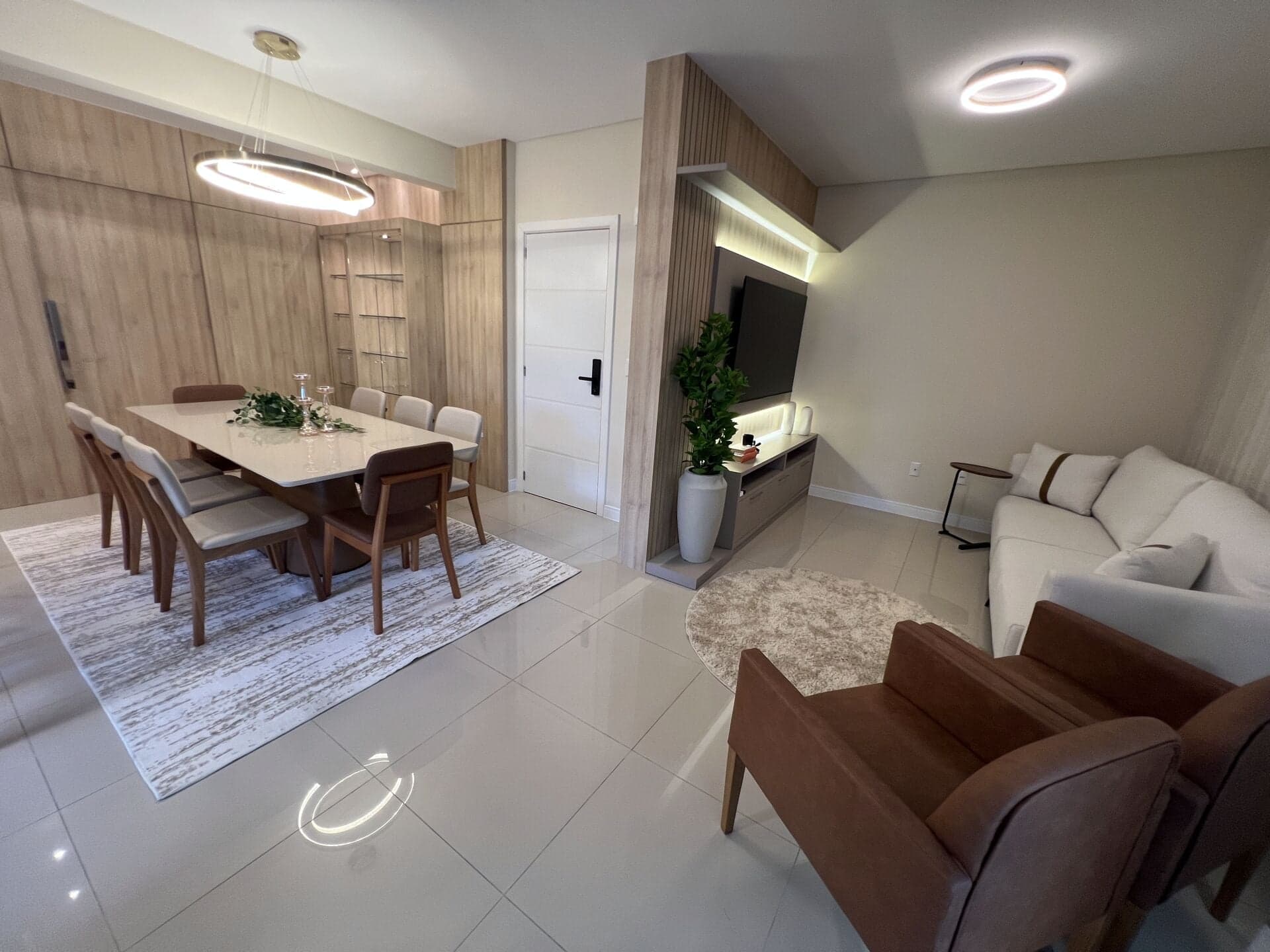 APART. FINAMENTE MOBILIADO, 3 SUITES PROXIMO AO MAR, MEIA PRAIA/ ITAPEMA-SC