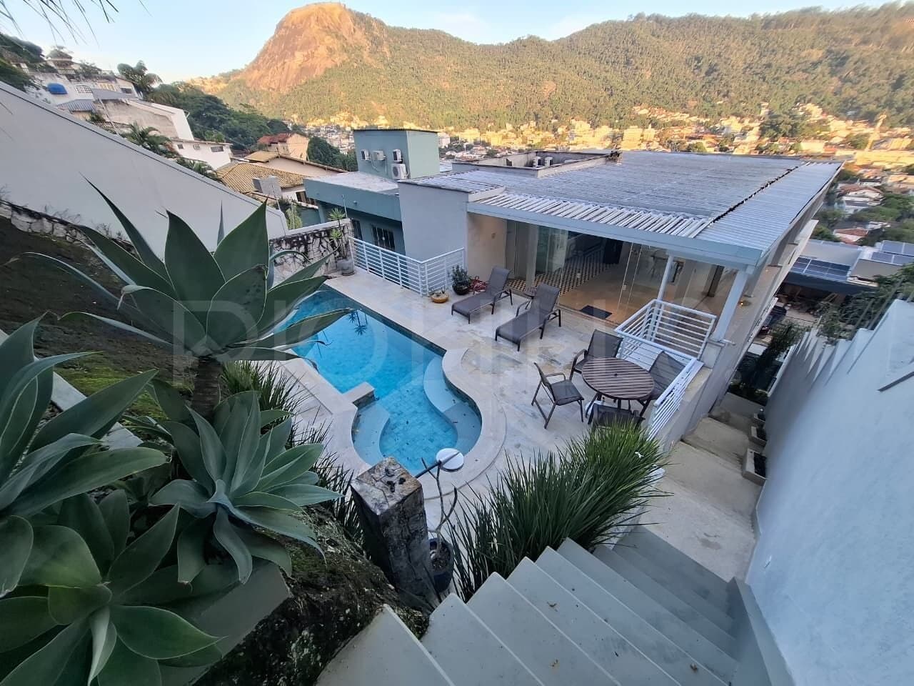 Casa de 4 quartos à venda no Reserva Florestal, com 300m², em São Francisco, Niterói/RJ