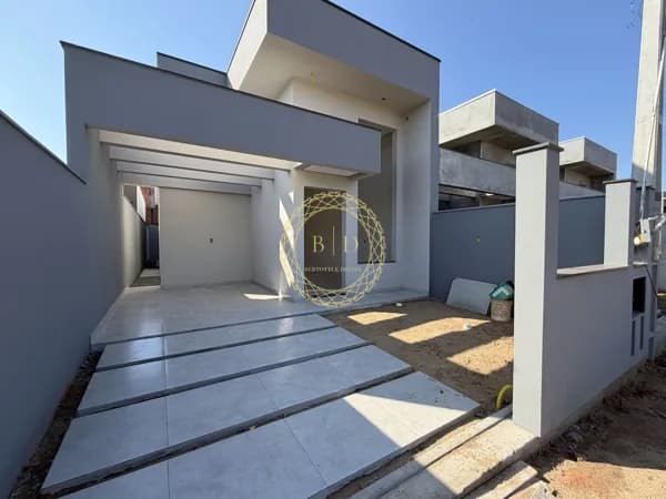 Casa Alto Padrão com Pé Direito Duplo e amplo espaço de terreno e venda - Barra Velha/SC