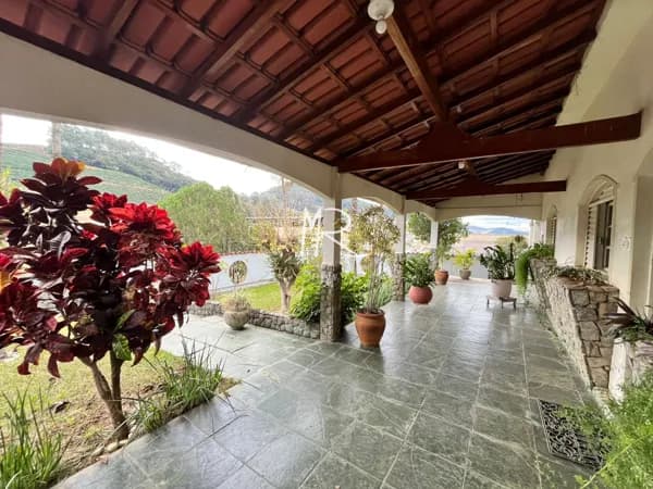 Casa em Manhuaçu - Santa Luzia