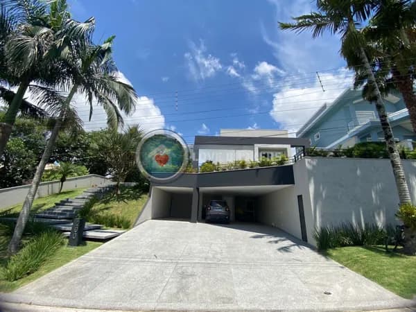 Casa de Alto Padrão à Venda no Condomínio Arujá V
