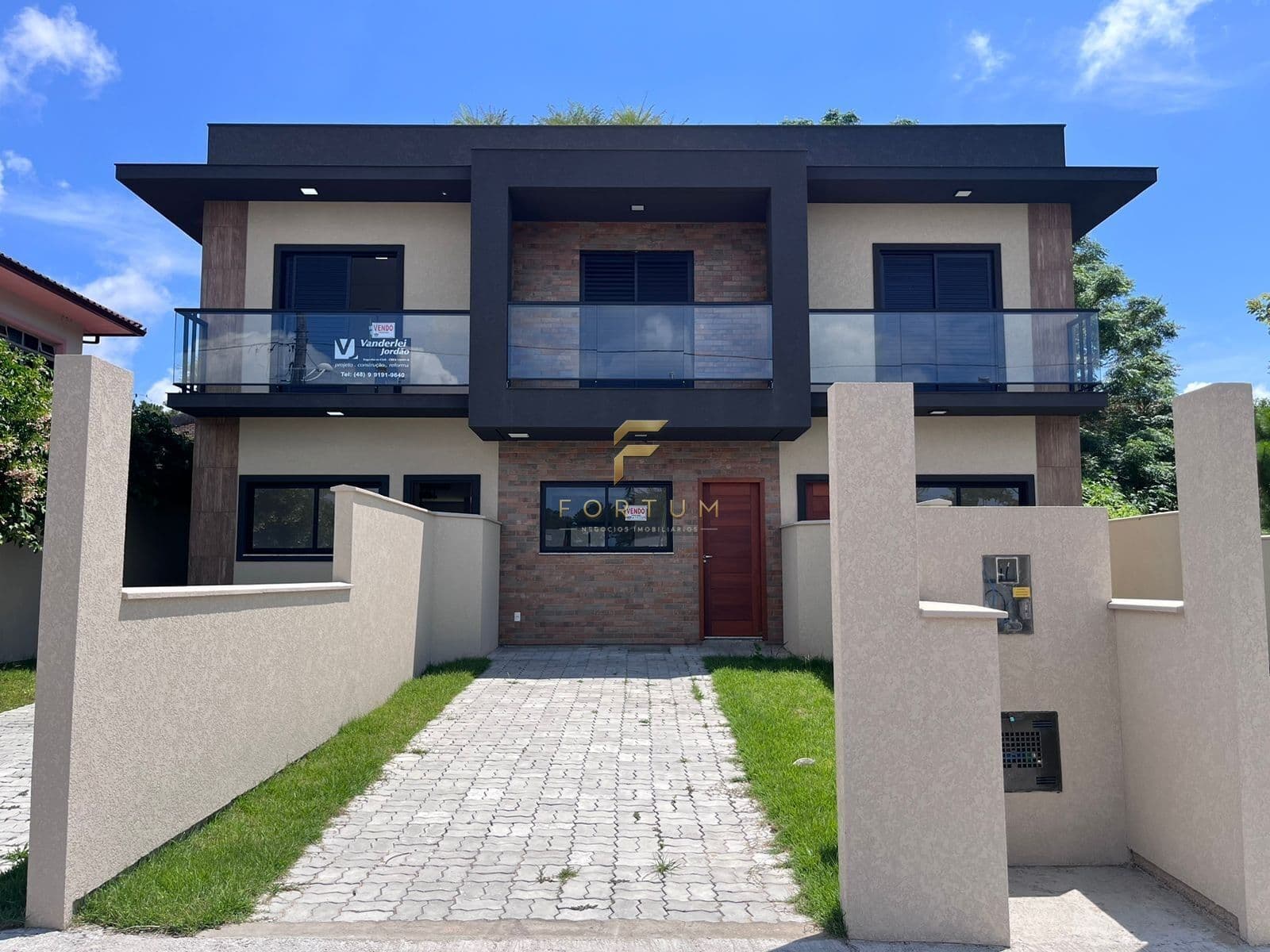 Sobrado a venda, 02 suítes, 01 vaga, Rio Vermelho, R$650.000,00