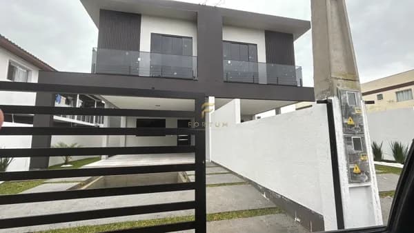Sobrado em Florianópolis - São João do Rio Vermelho