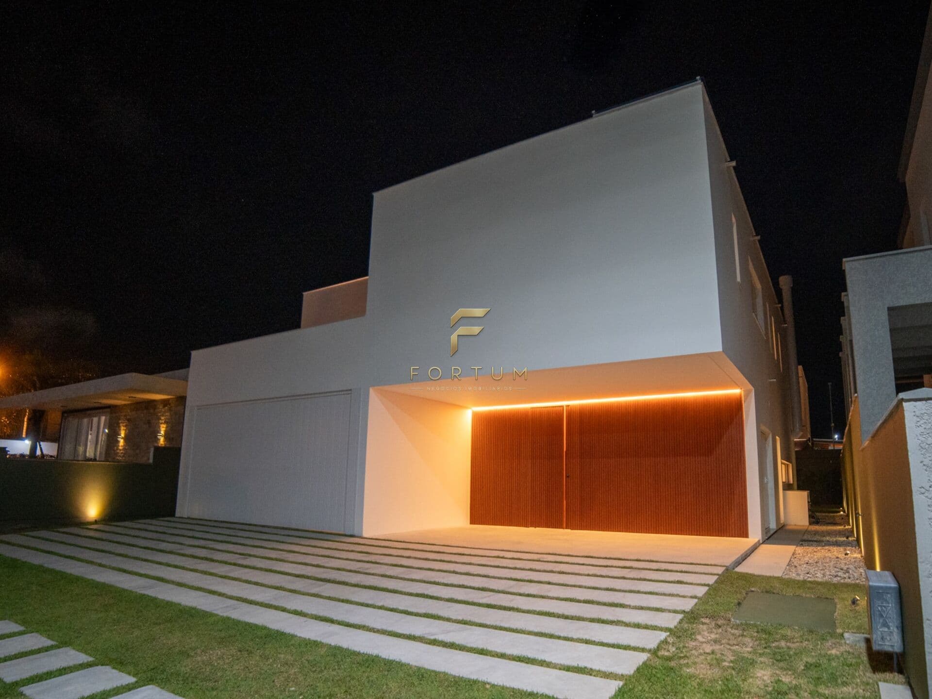Casa Alto Padrão em condomínio fechado R$ 2.950.000,00