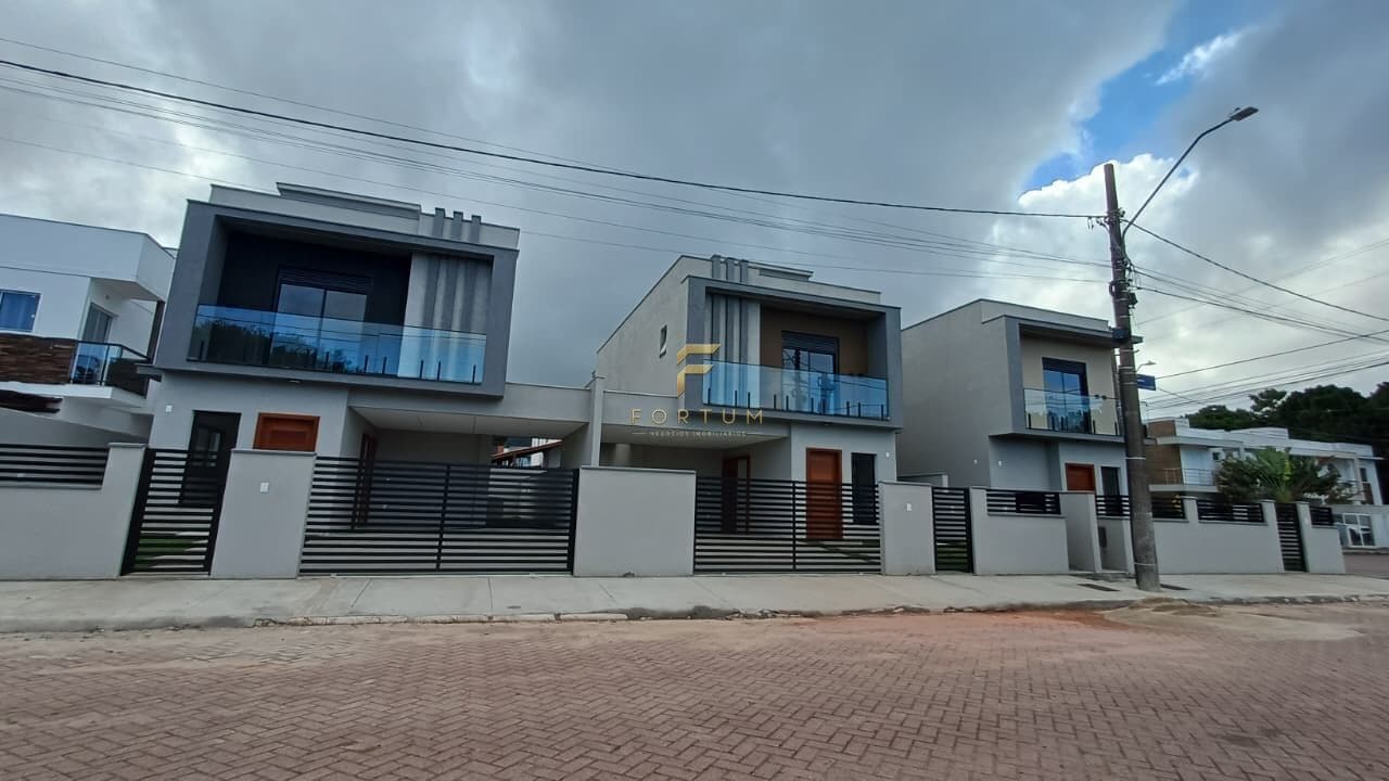 Sobrado em Florianópolis - São João do Rio Vermelho