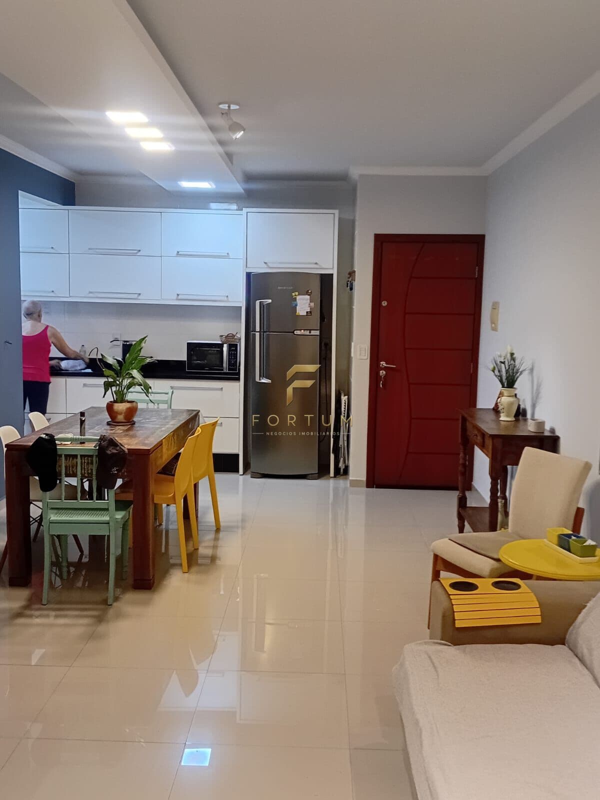 Apartamento mobiliado, a venda, 02 quartos, 02 vagas, Praia dos Ingleses, R$550.000,00