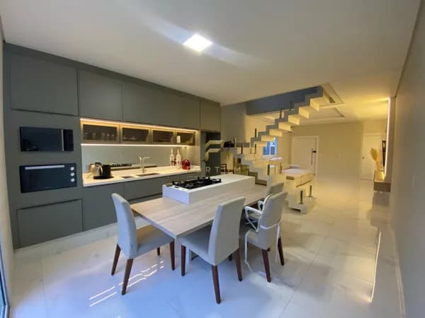 Casa mobiliada, 03 quartos, Ingleses, R$1.400.000,00