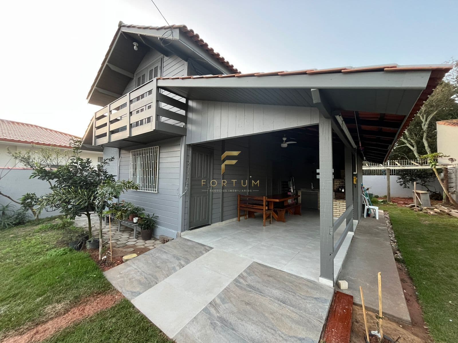 Casa mobiliada, 03 quartos, Ingleses, R$699.000,00