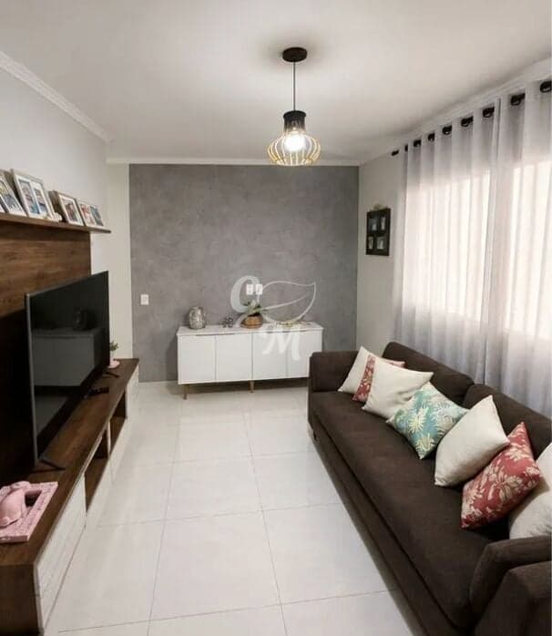 Casa térrea com edícula e 3 vagas no Parque Residencial Jundiaí