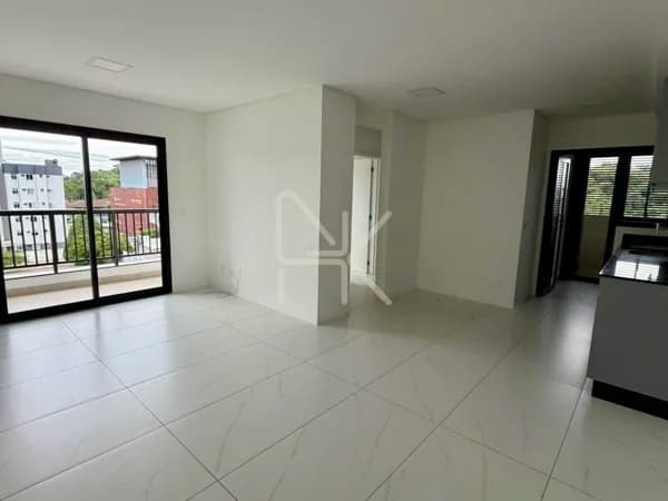 Apartamento semi-mobiliado com 2 dormitórios e rooftop completo no Anita Garibaldi